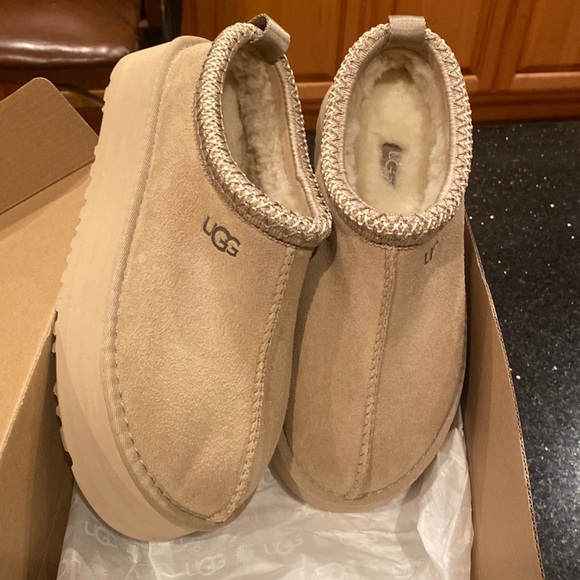 UGG Shoes - New in box Ugg Tazz mustard seed slippers size 8 Sherpa platform